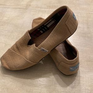 Tom’s burlap flats. Size 6.5